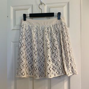 Garnet Hill Women’s size 6 cream colored lace skirt